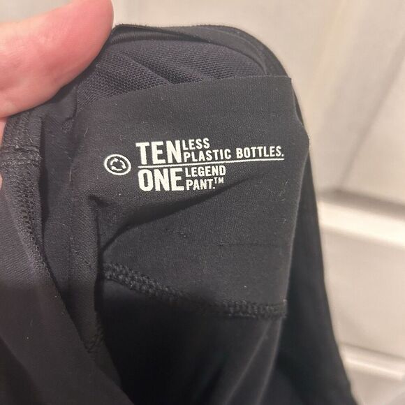 Nike Dri-Fit Ten Less Plastic Bottles One Legend Black Size Women’s Large - Picture 6 of 7